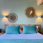 La Renaissance Hotel