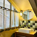 La Renaissance Hotel 4*