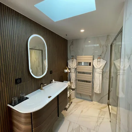 La Renaissance Hotel 4*