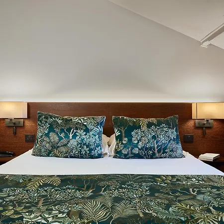 La Renaissance Hotel