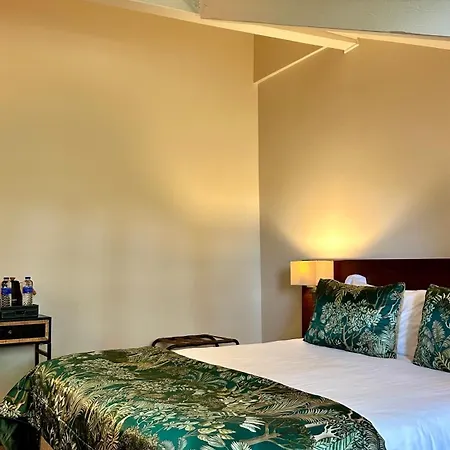 La Renaissance Hotel