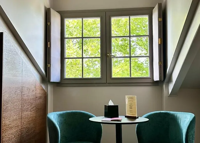 La Renaissance Hotel