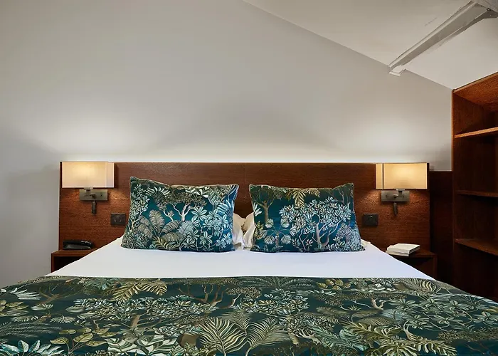 La Renaissance Hotel